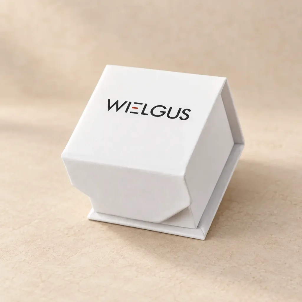 Białe pudełko jubilerskie P170 Wielgus z logo